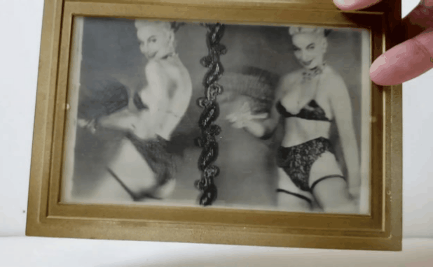 M220	"HOLOGRAPHIC FLASHER PHOTO" TWO GIRLS DANCING CA. 1940S