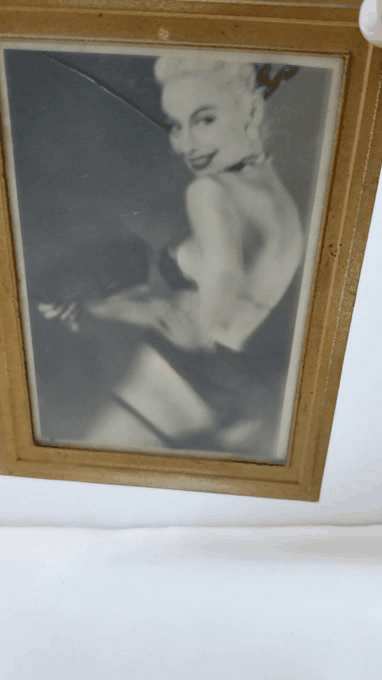 M221	"HOLOGRAPHIC FLASHER PHOTO" DANCER WIGGLES HER DERRIERE CA. 1940S